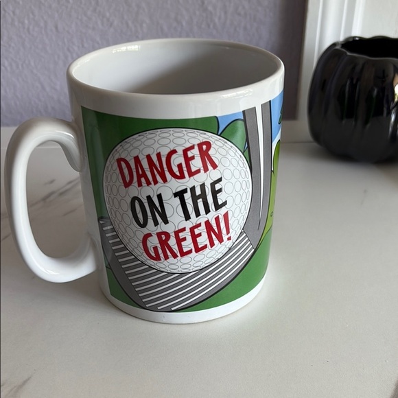 Warner Bros White and Green Bugs Bunny Mug golf themed - Picture 4 of 6